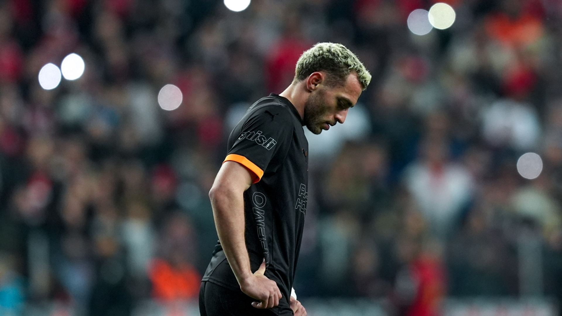 Galatasaray geri düşünce çeviremiyor!