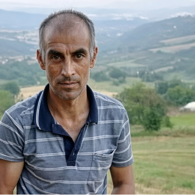 Emekli öğretmen için arama çalışması