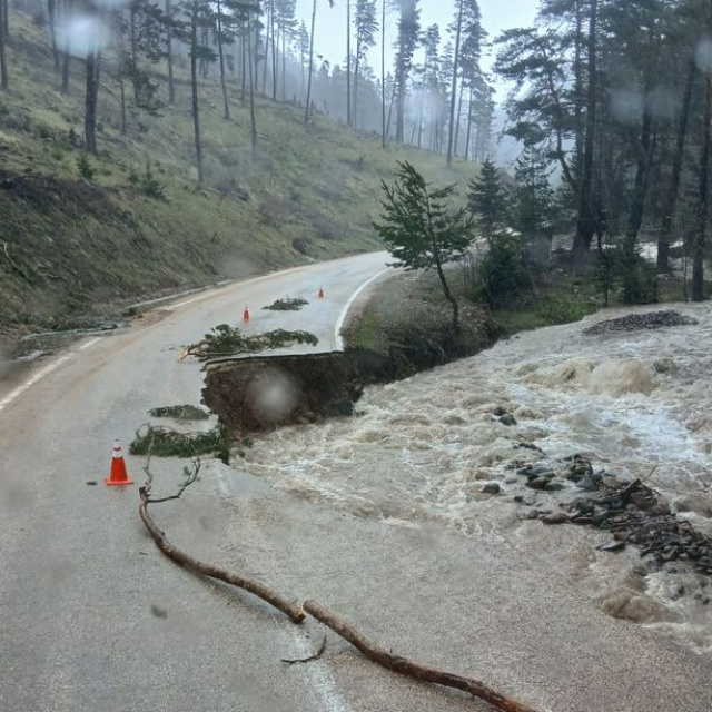 Sivas'ta 11 köy yolu ulaşıma kapandı