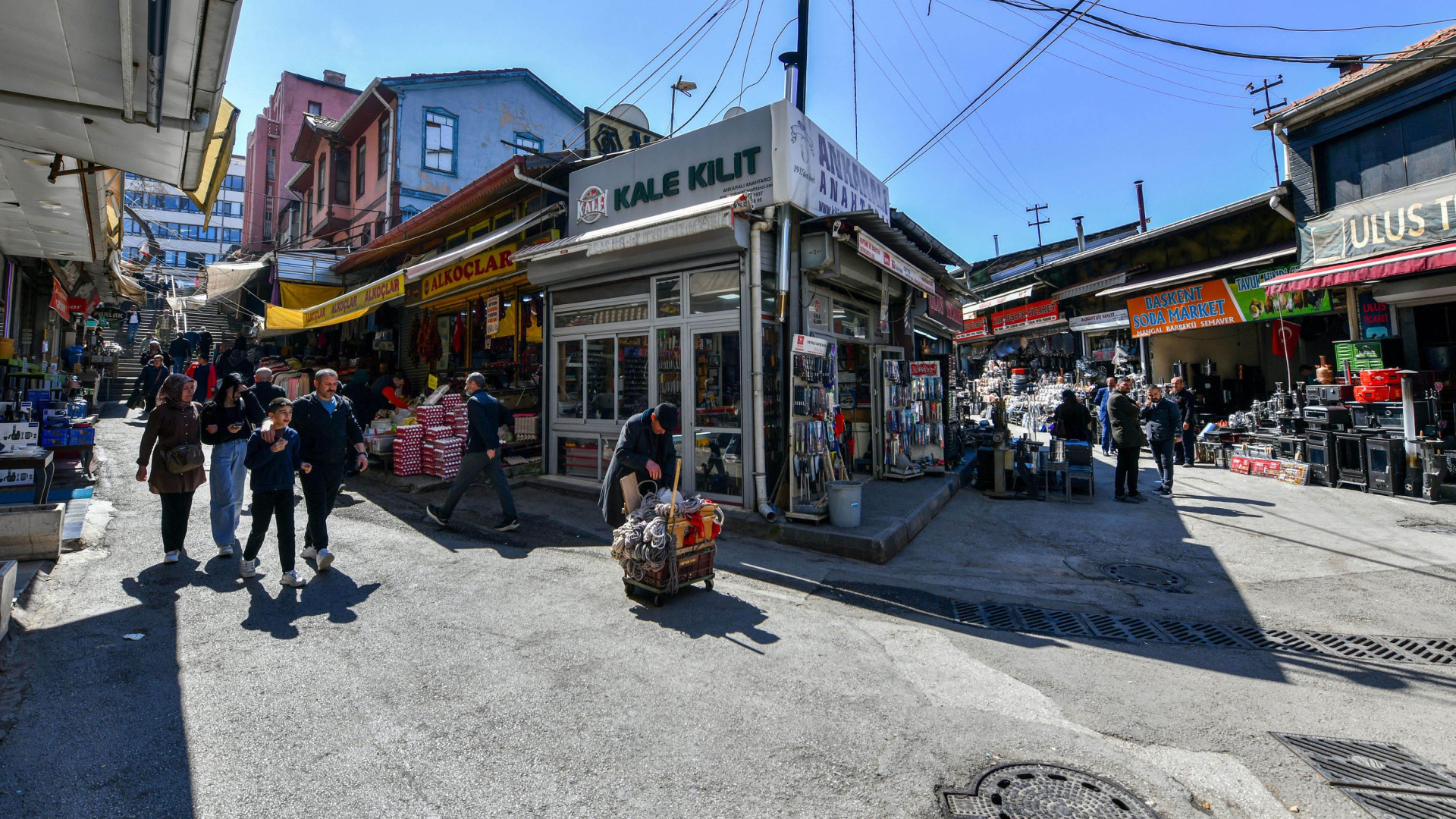 Ankara'da Tarihi Tenekeciler Caddesi'ne Estetik Dokunuş