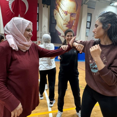 Maltepeli kadınlara savunma dersi