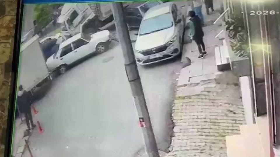 Freni boşalan kamyon dehşet saçtı!