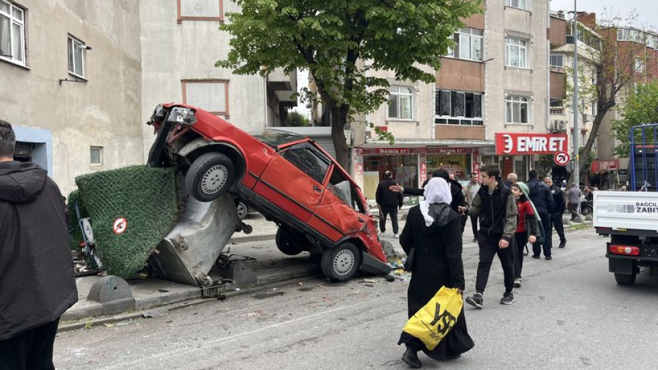 Kontrolden çıkıp 8 aracı ezdi