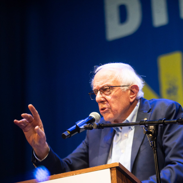 Sanders: Trump 'bitmeyen savaşlar' başlattı
