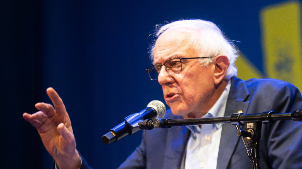 Sanders: Trump 'bitmeyen savaşlar' başlattı