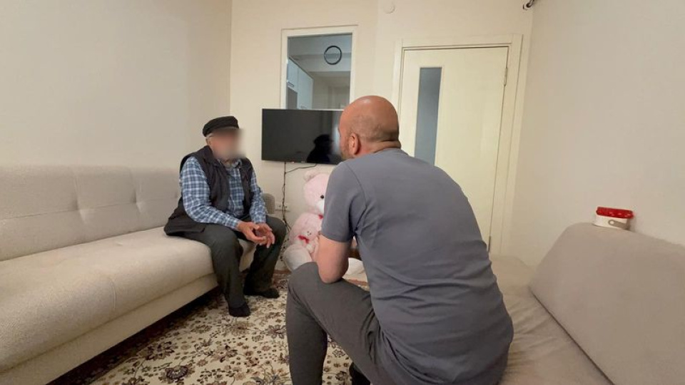 IBAN'ları paylaştı, babasıyla hapis yattı