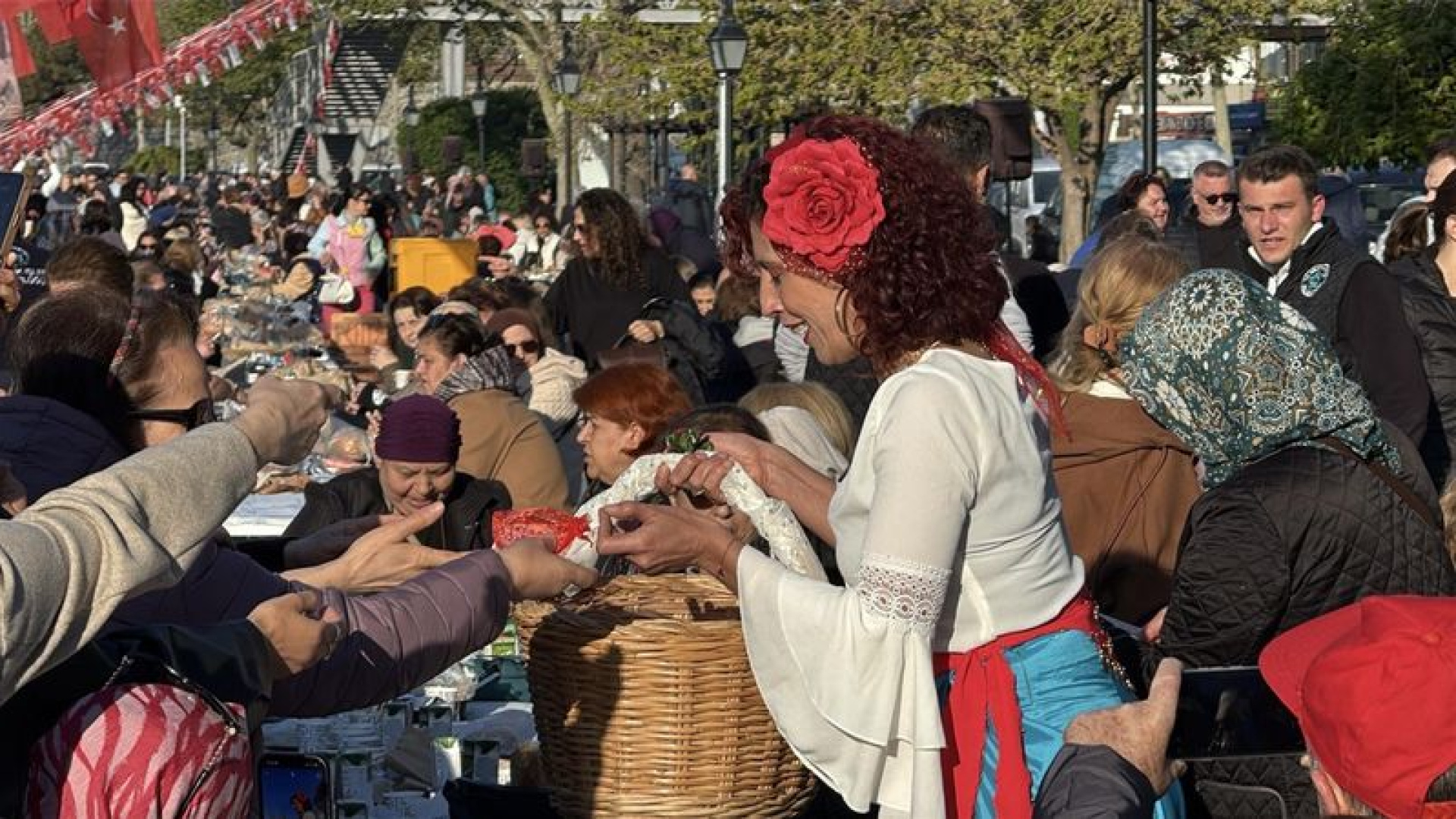 Tekirdağ'da 5 bin kişi Hıdırellez kahvaltısında buluştu, dilekler denize bırakıldı