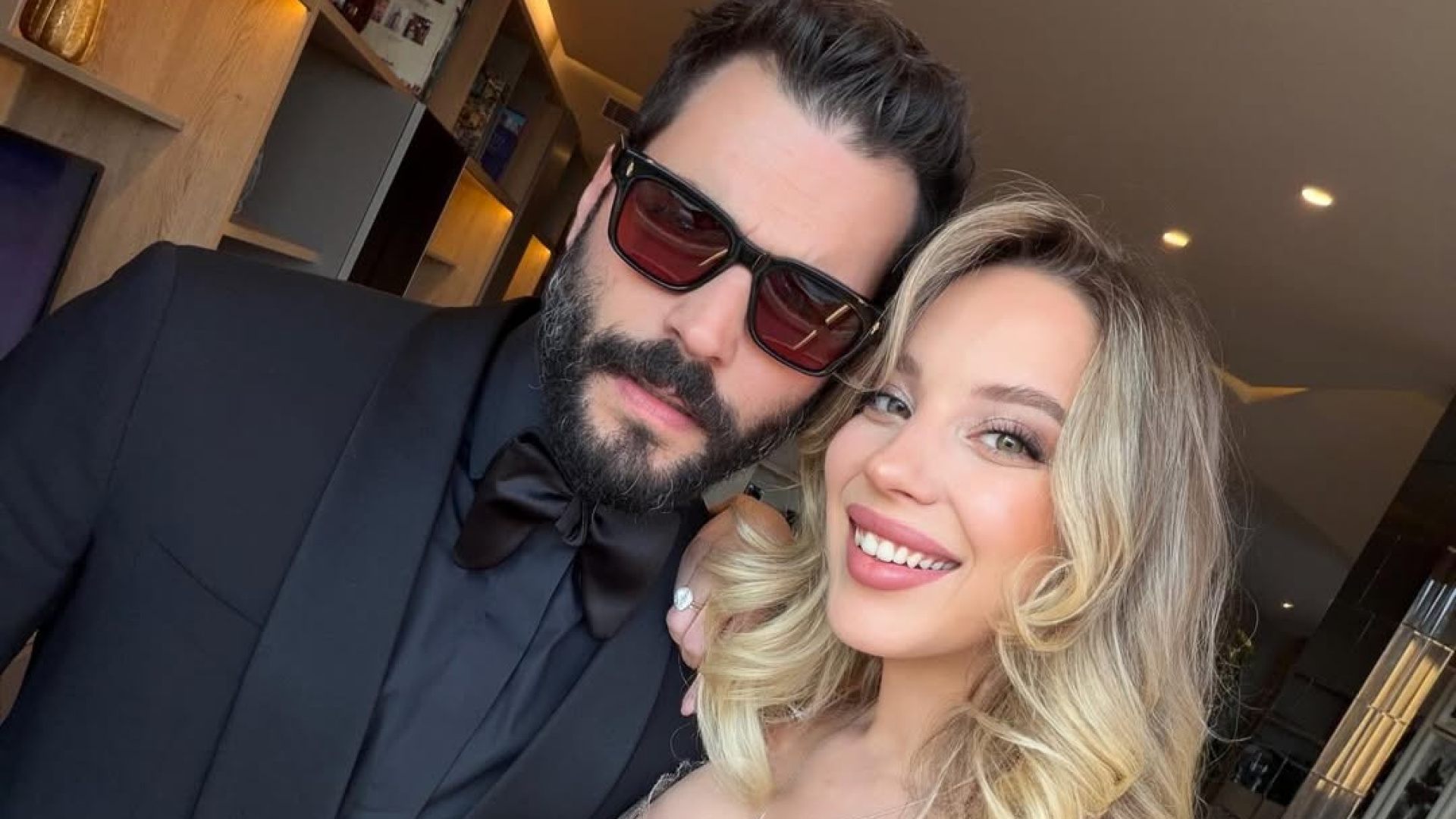 Akın Akınözü ve Melis Uzunoğlu'ndan ilk kare geldi