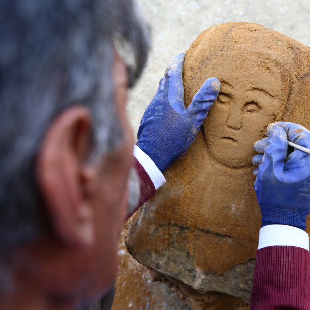 Erzurumlu çiftçi eşinden ayrı kaldı, özlemi sanata dönüştü