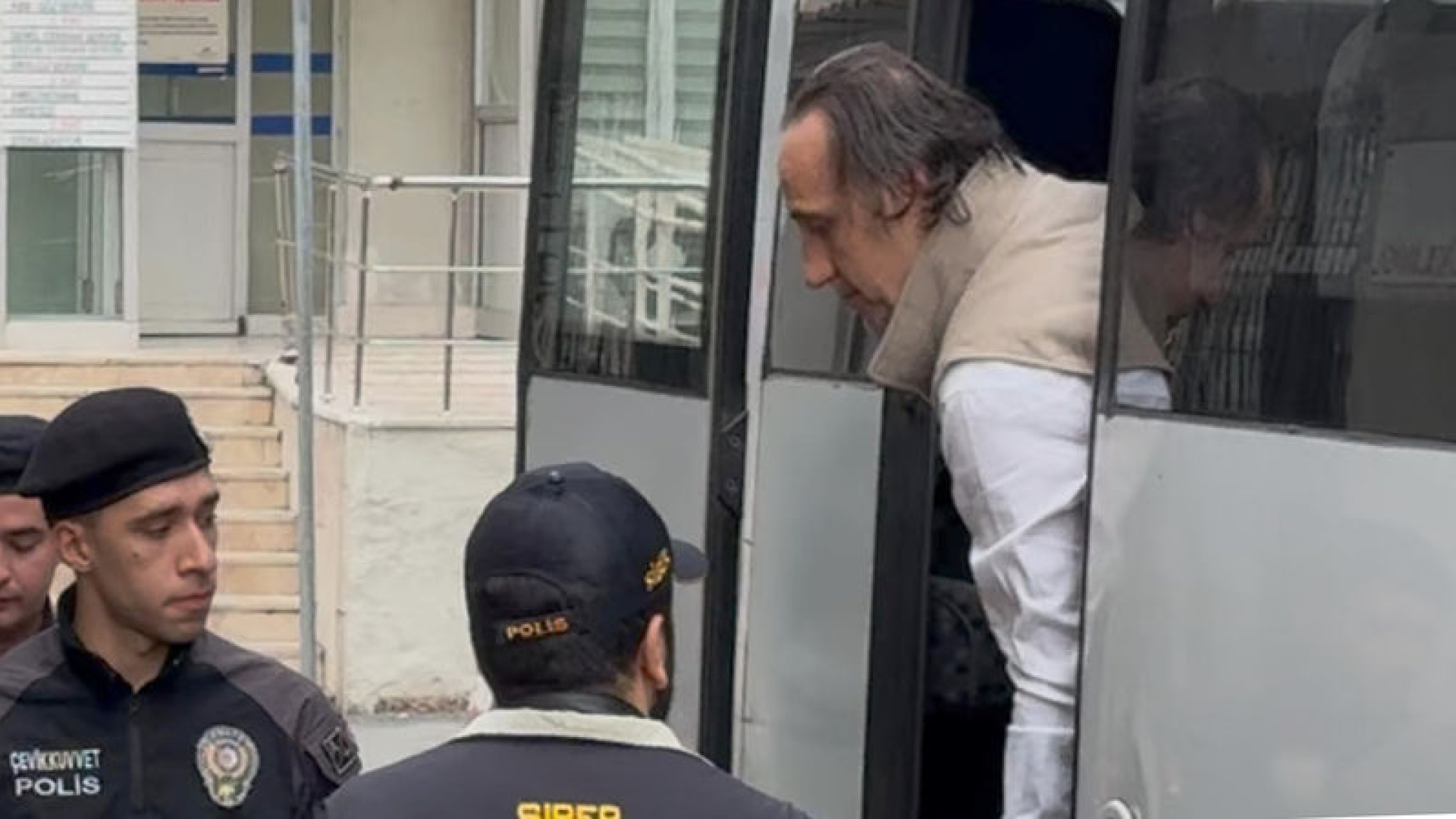 Eyüpspor Başkanı Murat Özkaya ev hapsiyle tahliye edildi
