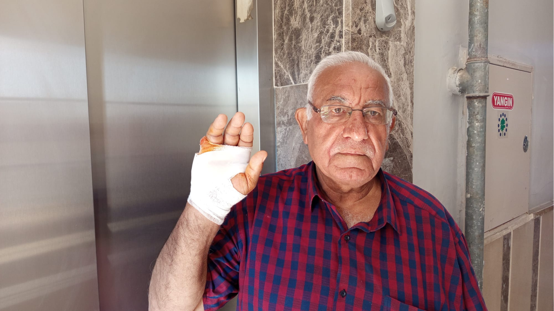 Hatay'da komşu kavgası: 70 yaşındaki adamın parmağı ısırılarak koparıldı