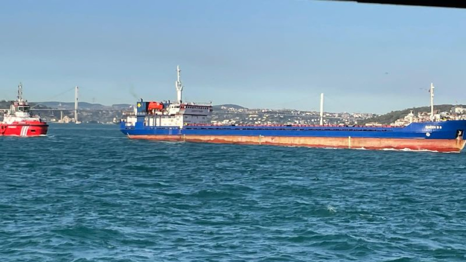 İstanbul'da gemi trafiği askıya alındı