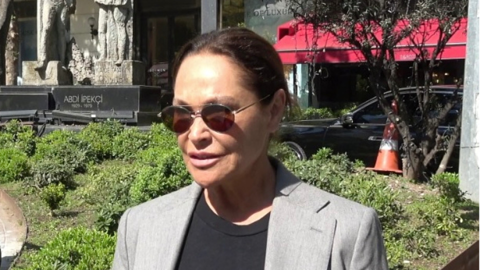Hülya Avşar: Sokak röportajı benim için bitti
