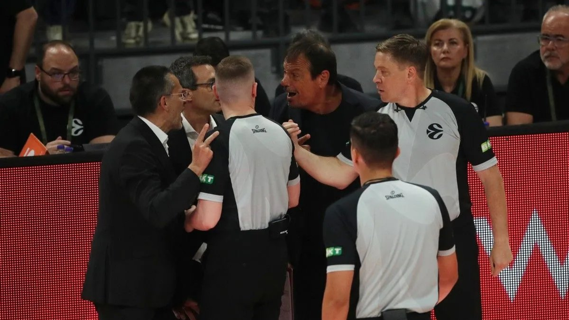 Panathinaikos-Valencia Maçında Ergin Ataman Çılgına Döndü!