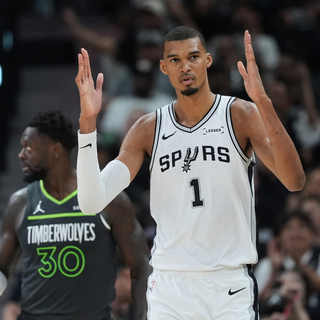 Spurs 38 sayı fark attı, seriyi eşitledi!