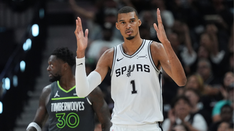 Spurs 38 sayı fark attı, seriyi eşitledi!