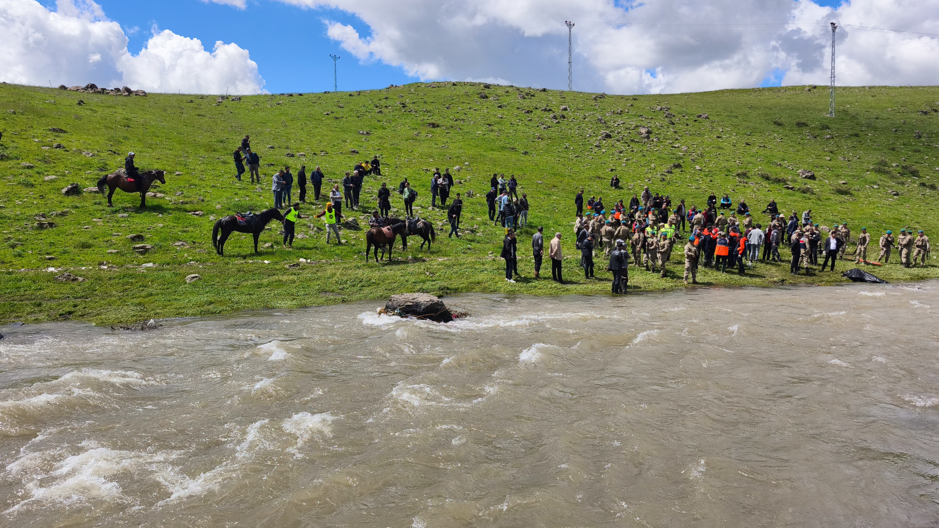 Bingöl'de kaybolan emekli öğretmenin cansız bedeni derede bulundu