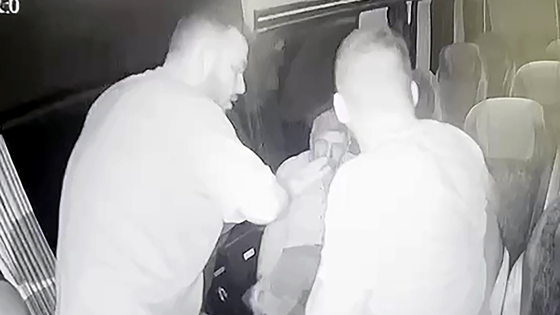 Adana'da Kaza Süsüyle Cinayet: Minibüste Darp Edilen Kişi Öldü, 3 Şüpheli Tutuklandı