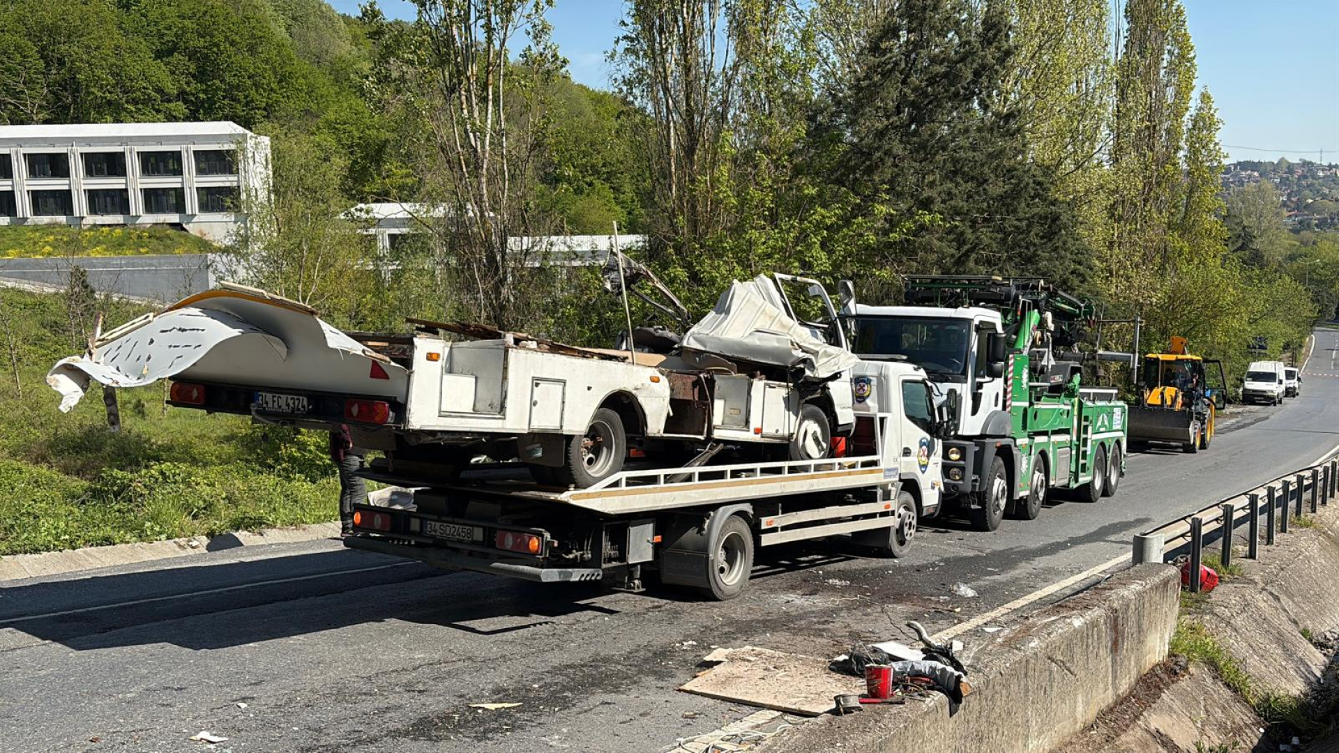 İstanbul Sarıyer'de korkunç kaza: Karavan bariyerlere çarptı, sürücü öldü