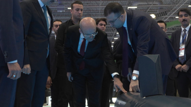 Bakan Şimşek, SAHA 2026'yı ziyaret etti