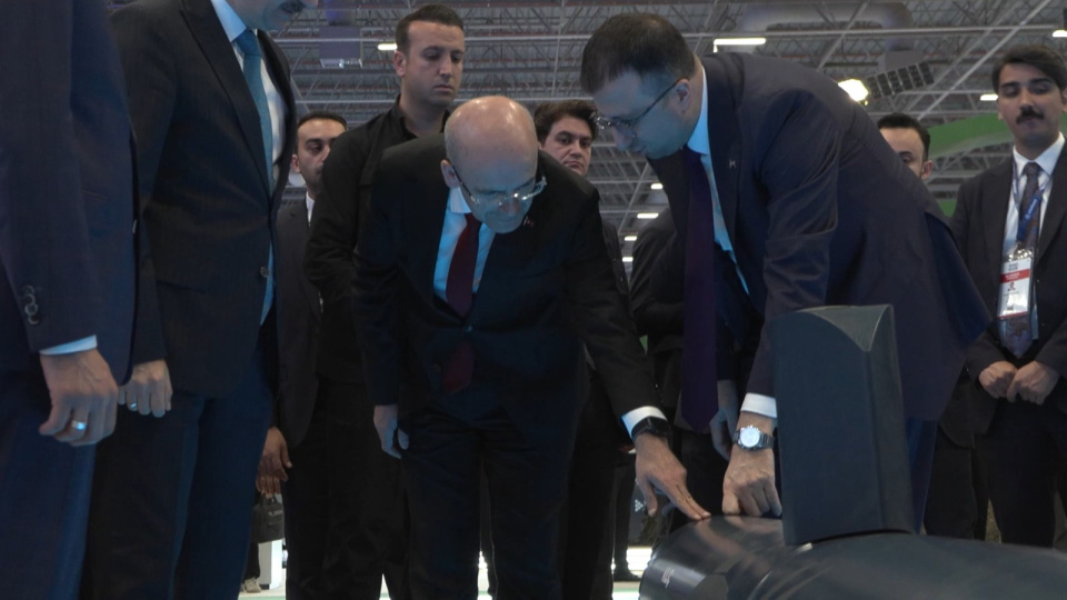 Bakan Şimşek, SAHA 2026'yı ziyaret etti