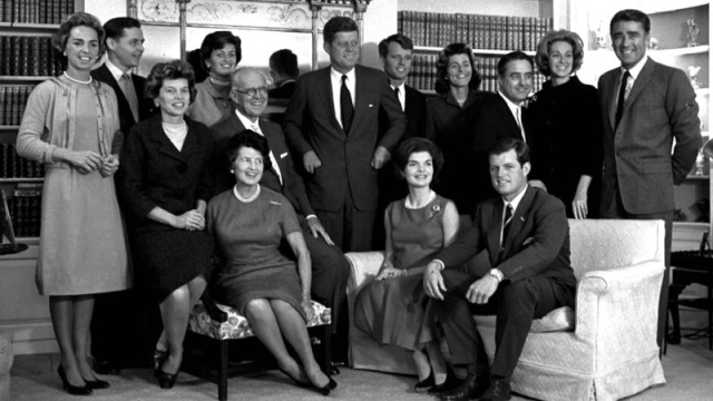 Kennedy laneti: Suikastler, kazalar ve skandallar