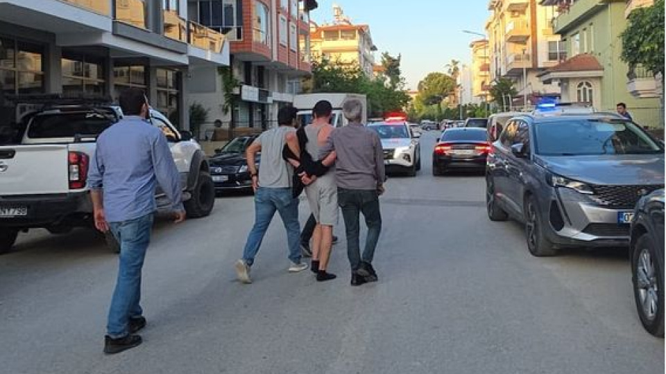Firari hükümlü çatıda yakalandı