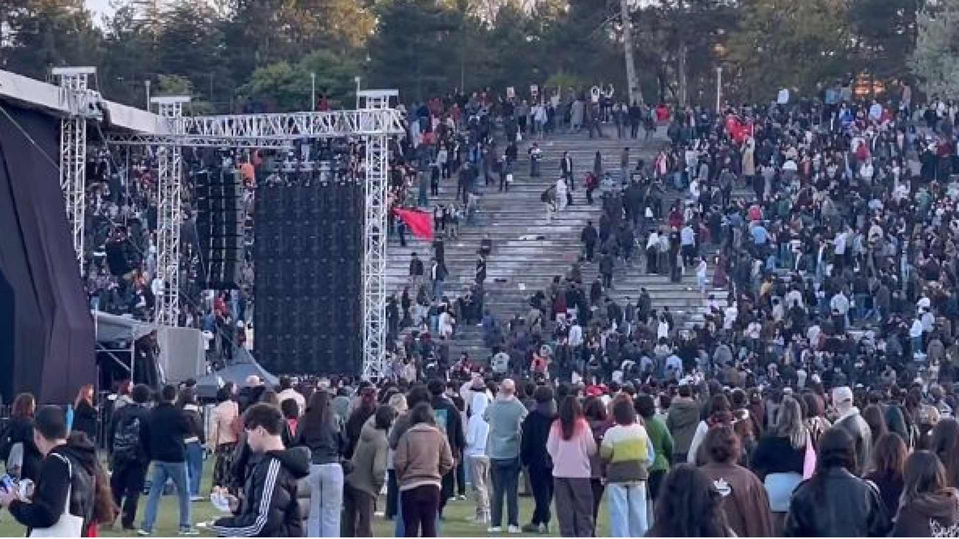 ODTÜ Bahar Şenliği'nde Türk bayrağına saldırı: 6 gözaltı