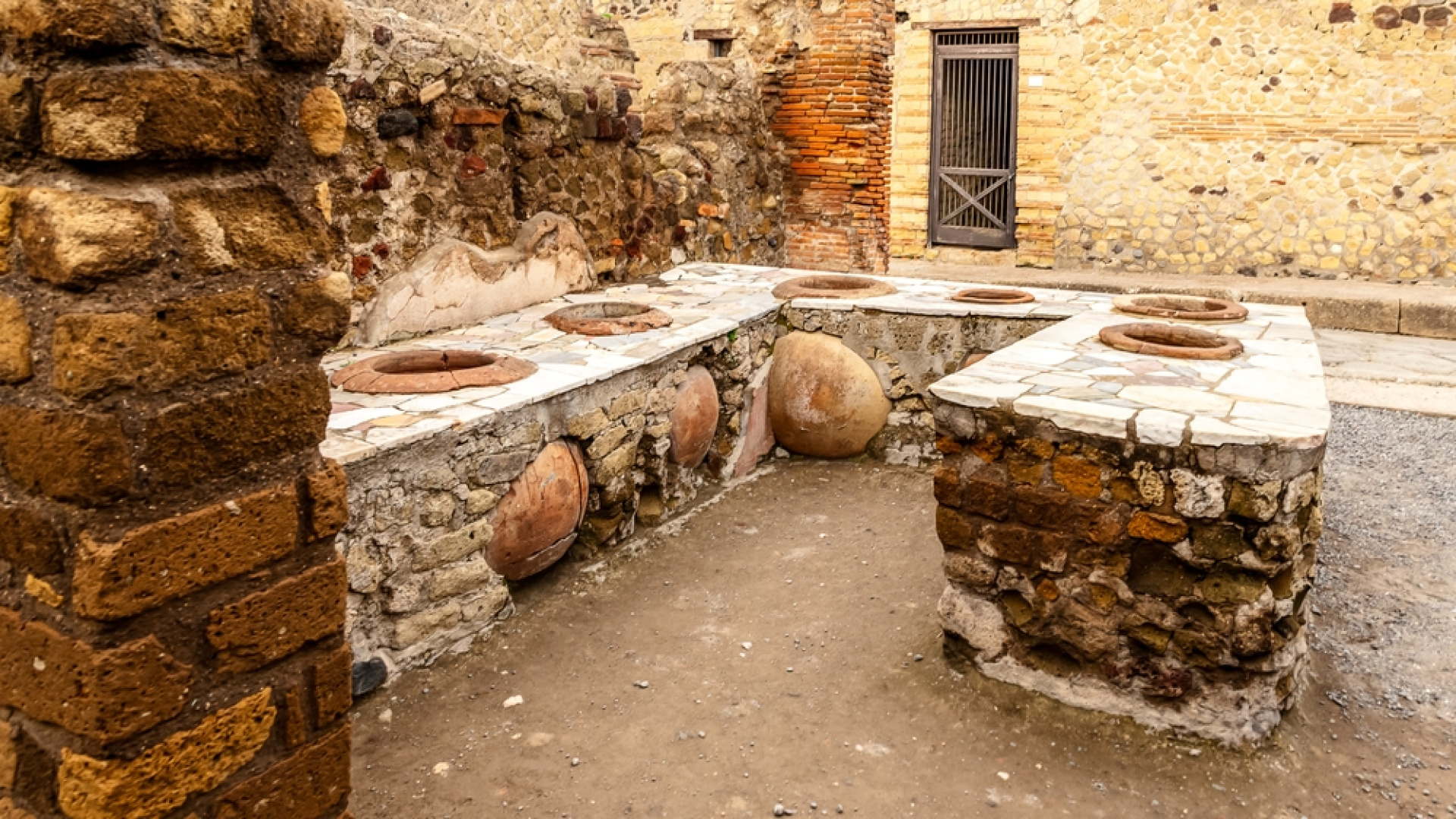 Antik Roma'da bile fast food kültürü varmış! Thermopolium adı verilen antik lokantalar 2026'nın yıllar önceki yansıması gibi!