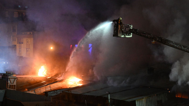 Arnavutköy'de fabrika yangını
