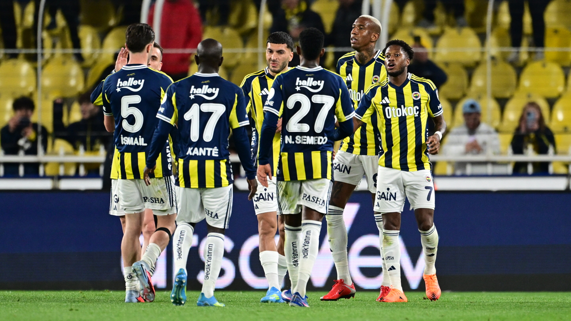 Fenerbahçe, Konya'da Devler Ligi için sahada: Konyaspor-Fenerbahçe muhtemel 11'ler!