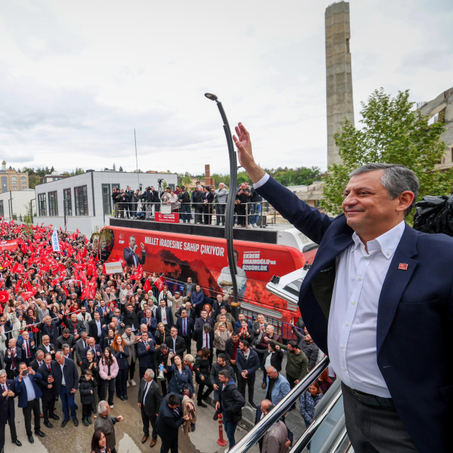 CHP lideri Özel Rize'de konuşuyor