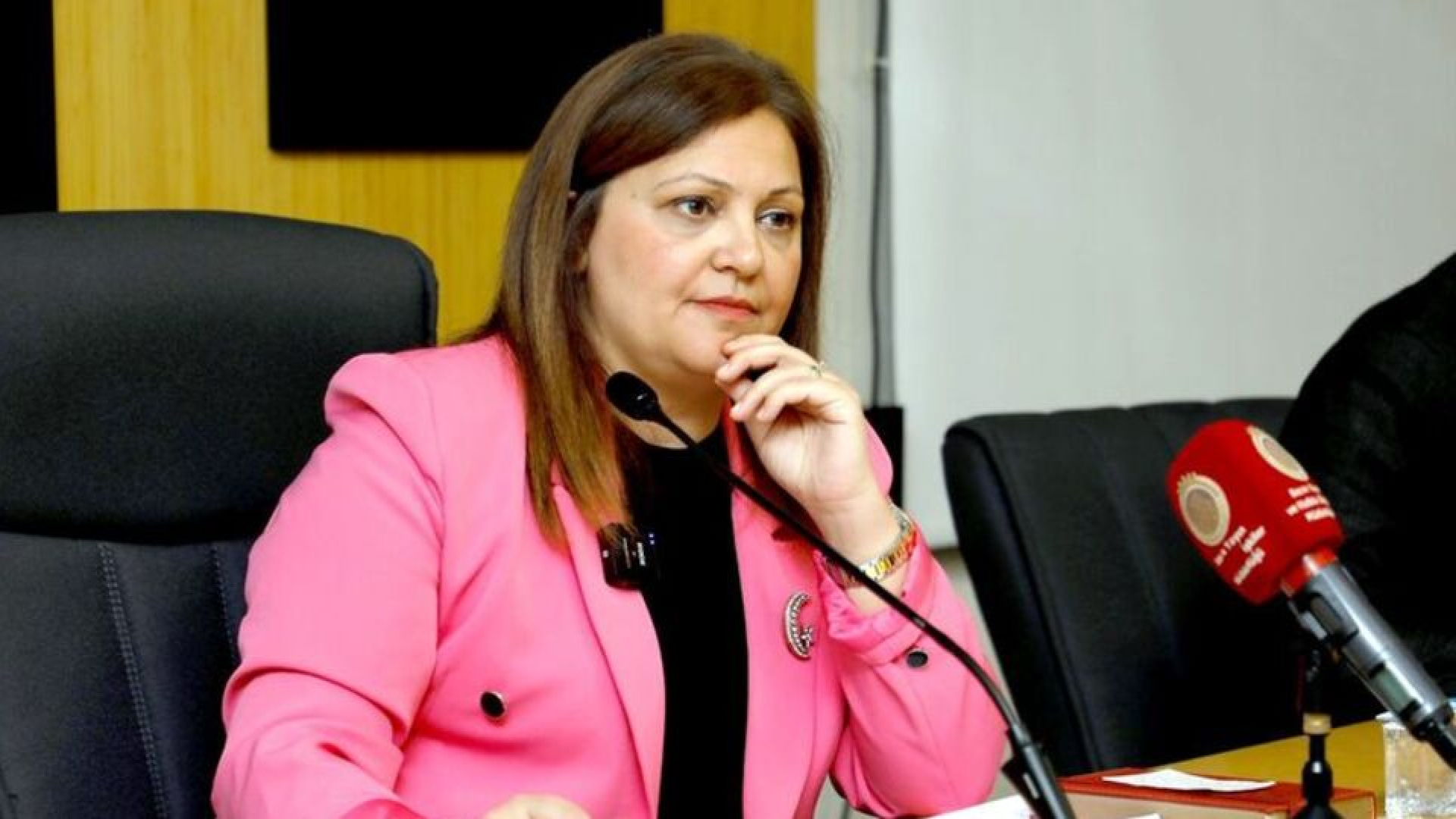 BURCU KÖKSAL KİMDİR? Burcu Köksal kimdir, nereli ve kaç yaşında? Afyonkarahisar Belediye Başkanı Burcu Köksal kariyeri ve otobiyografisi