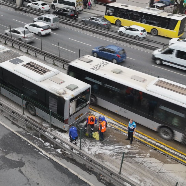 Metrobüste yangın