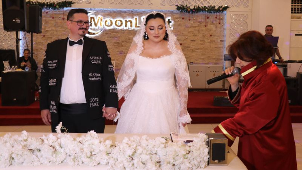 Sıra dışı yöntem: Damatlığına reklam aldı