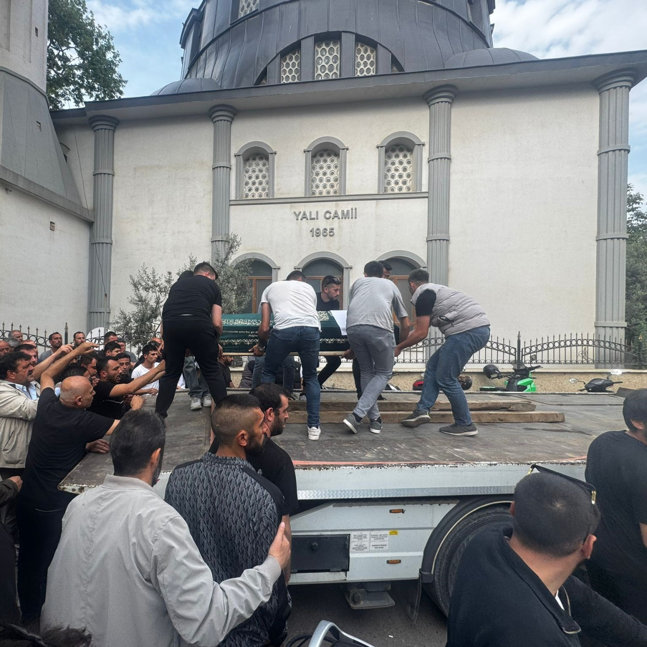 Yılların Çekicisi, Son Yolculuğuna Çekicisiyle Uğurlaştı