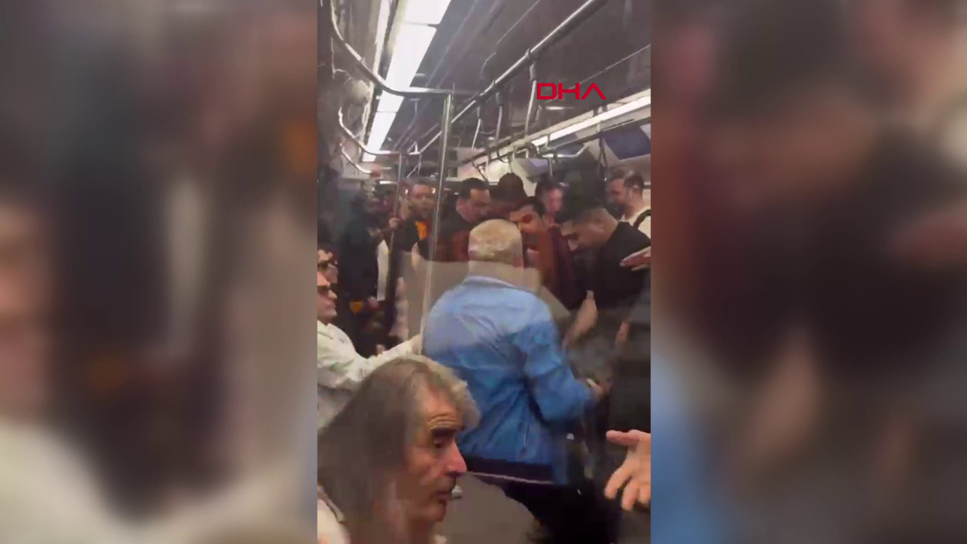 Sarıyer'de metroda küfürlü tezahürat kavgası; oklavayla müdahale etti | Son dakika haberleri