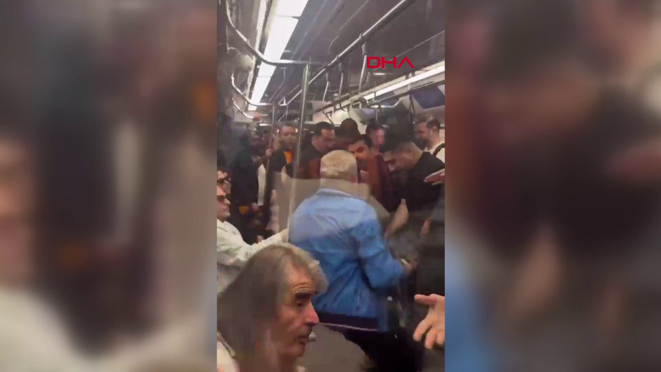 Metroda küfürlü tezahürat kavgası!