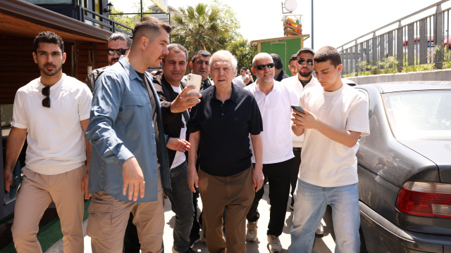 Aziz Yıldırım boksörlerle buluştu