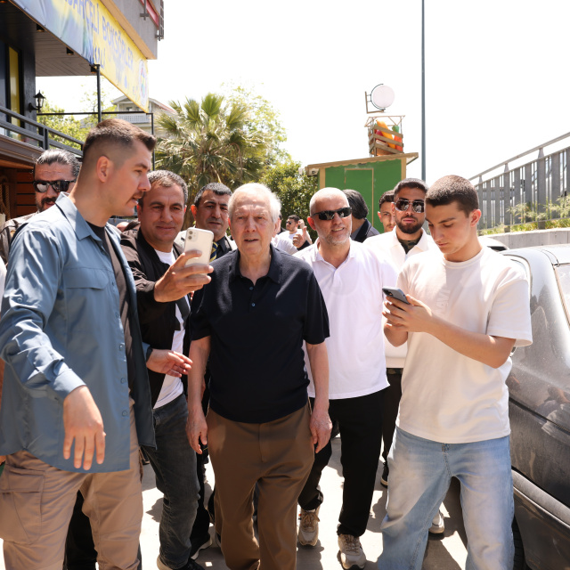 Aziz Yıldırım boksörlerle buluştu