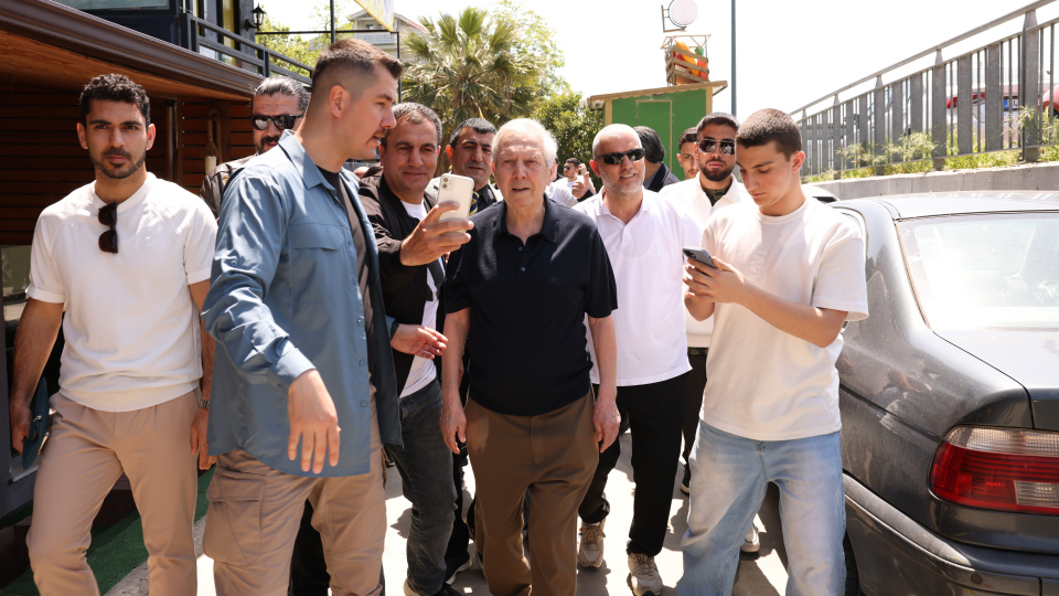 Aziz Yıldırım boksörlerle buluştu