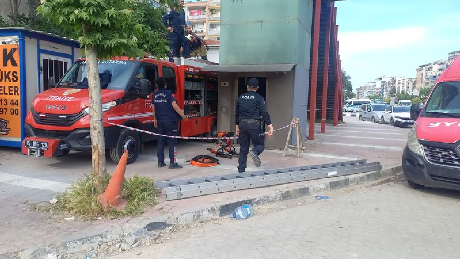 Manisa'da asansöre sıkışan genç hayatını kaybetti | Son dakika haberleri