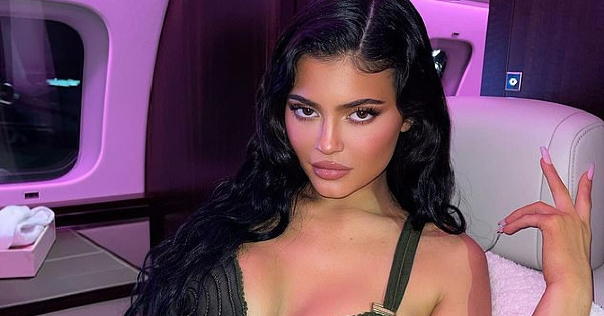 Kylie Jenner özel jetiyle 24 saat uçuşu eleştirilere maruz