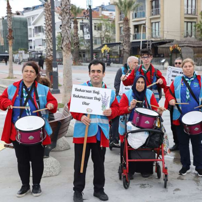 Engelli izcilerin "çevre kirliliği" protestosu