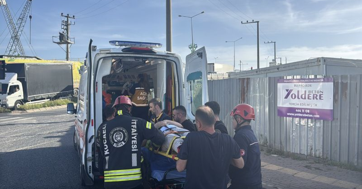 Kocaeli Çayırova'daişçi servisi tır çarpışması 8 yaralı