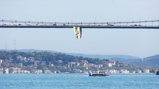 Fenerbahçe Opet'in bayrakları köprülere asıldı!