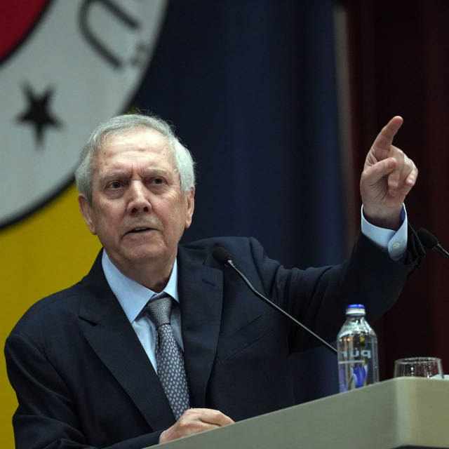 Aziz Yıldırım'dan transfer ve teknik direktör açıklaması!