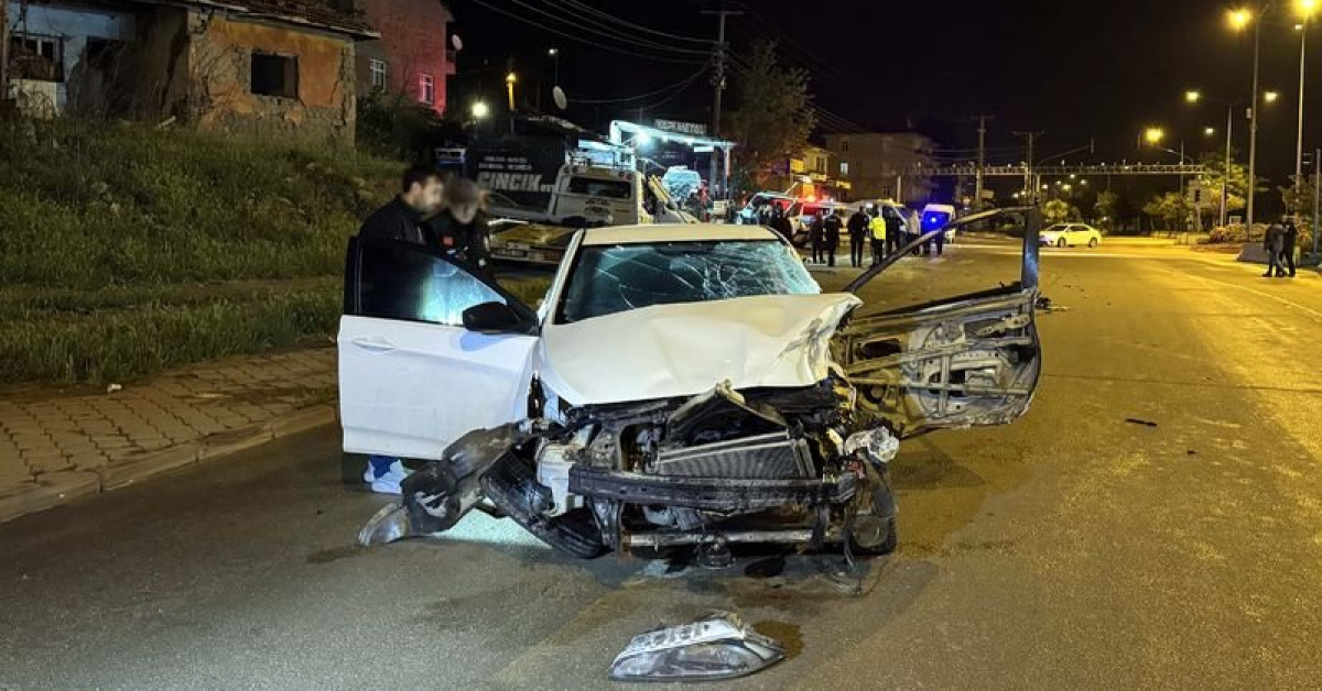 Kırıkkale'de Otomobil Çekiciye Çarpma - 1 Ölü, 1 Yaralı