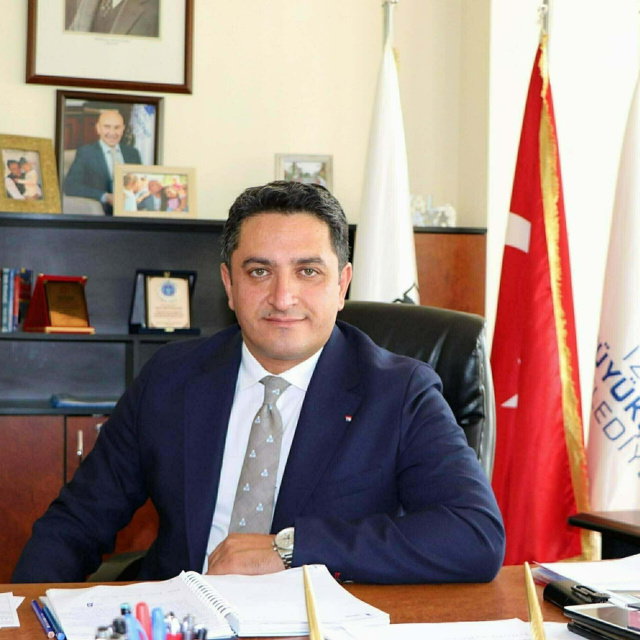 İzmir Belediyesinde 3 tutuklama