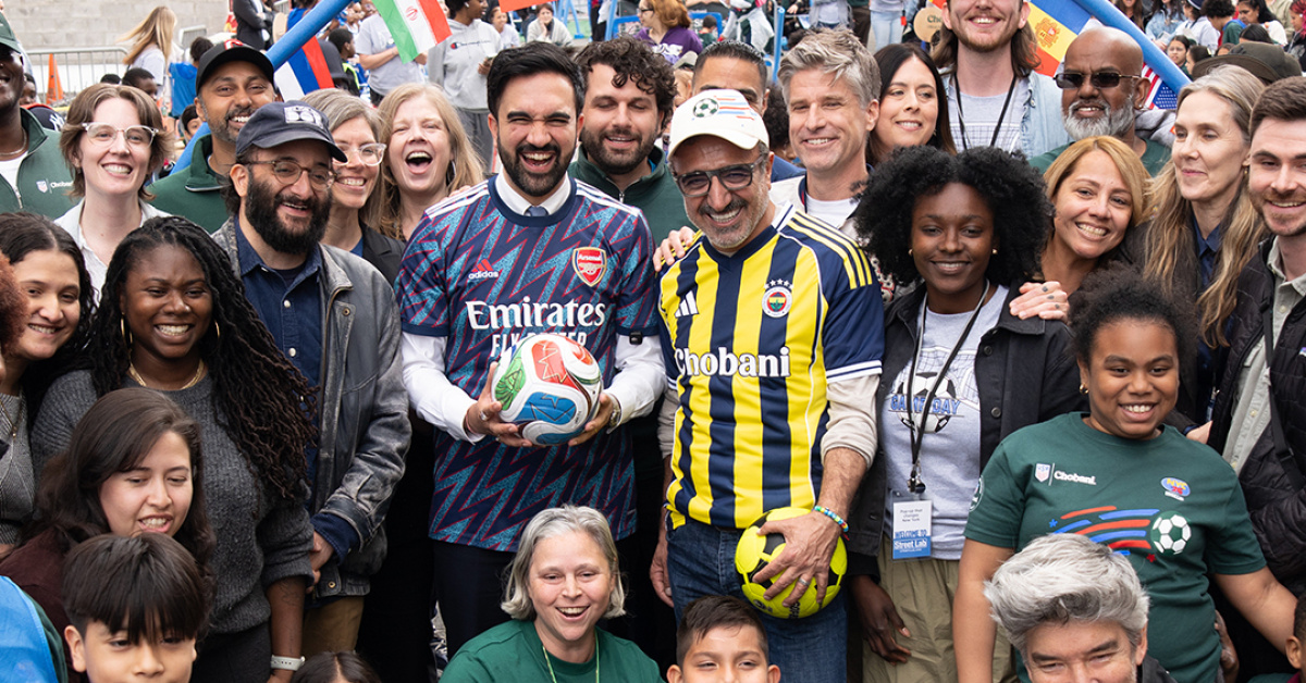 Chobani ve New York Belediyesi Çocuklara Futbol Caddeleri Projesinde İş